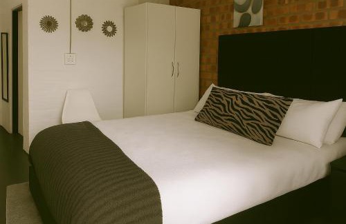 Downtown Johannesburg Apartment | Charming apartment With Private Balcony