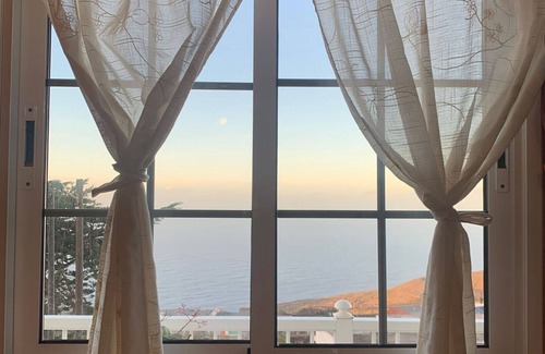 Mocanal Apartment | Charming Apartment with Stunning Sea Views in El Mocanal