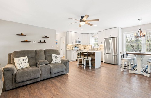 Highlands House | Charming apartment with fireplace, central AC, washer/dryer, firepit, fire table