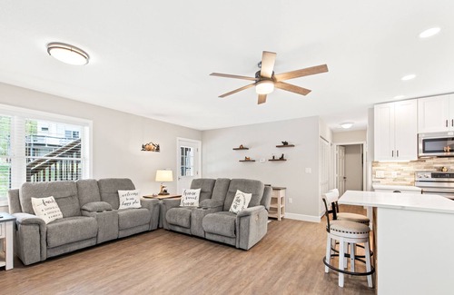 Highlands House | Charming apartment with fireplace, central AC, washer/dryer, firepit, fire table