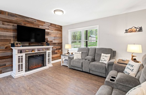 Highlands House | Charming apartment with fireplace, central AC, washer/dryer, firepit, fire table