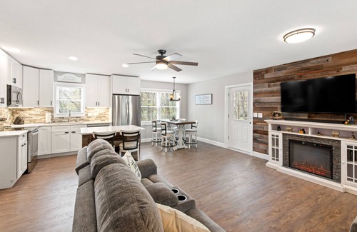 Highlands House | Charming apartment with fireplace, central AC, washer/dryer, firepit, fire table