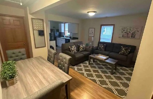 Libertyville Apartment | Charming apt in DT Libertyville - Near Naval Base
