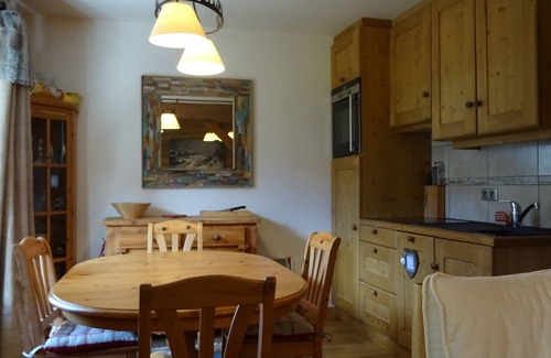 Meribel Centre Apartment | Charming apt in Méribel, 3 rooms, 6 people, near slopes, Fireplace, WiFi, Garage