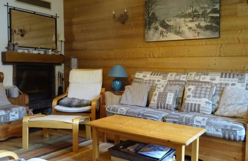 Meribel Centre Apartment | Charming apt in Méribel, 3 rooms, 6 people, near slopes, Fireplace, WiFi, Garage