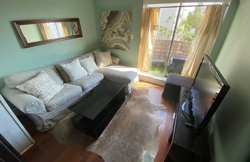 Williamsburg Apartment | Charming Apt in Williamsburg, w/WasherDryer & Balcony!