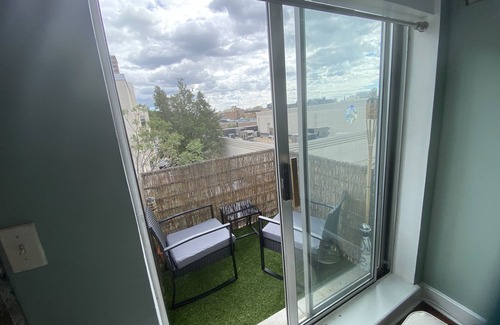Williamsburg Apartment | Charming Apt in Williamsburg, w/WasherDryer & Balcony!
