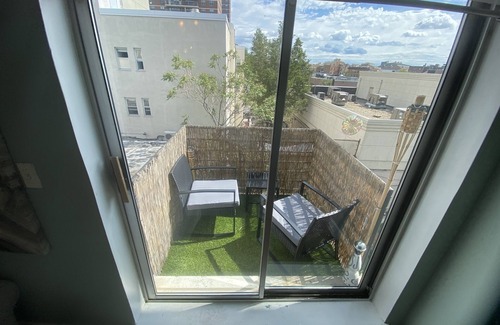 Williamsburg Apartment | Charming Apt in Williamsburg, w/WasherDryer & Balcony!