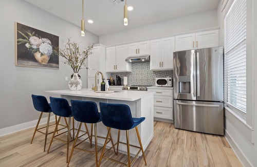 Midtown Apartment | Charming Apt near Trinity Univ, Pearl, DT & 2 King Bed