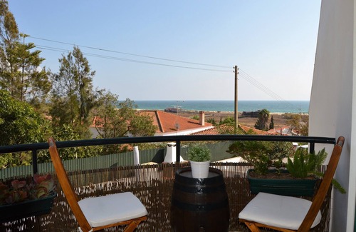 Meia Praia Apartment | Charming Apt w/roof terrace and stunning views. 2 min walk to Beach/restaurants