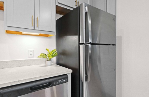 Downtown Louisville Apartment | Charming Apt with Free Parking | Near Hospitals