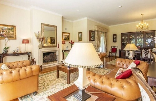 Charneca de Caparica e Sobreda Villa | Charming Aroeira Villa | Villa Alecrim | 4 Bedrooms | Private Pool | Perfect for Families