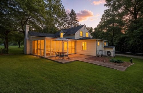 Winston - Salem House | Charming Ardmore Bungalow I 2BR + Bonus Room I 2 Bath I Spacious Yard