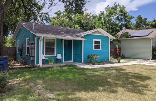 Highland House | Charming Austin bungalow, close to everything