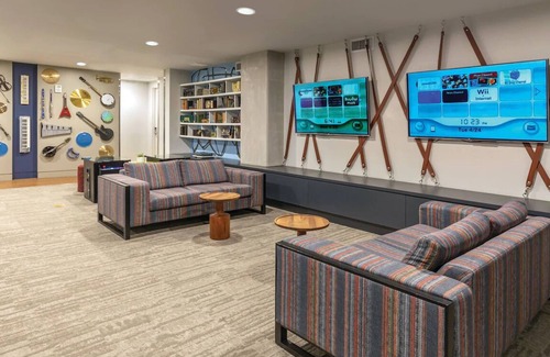 West End Hotel | Charming Austin Resort - Spacious 1 Bedroom Suite