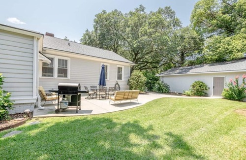 West Ashley House | Charming Avondale Home ~ 5 min from Downtown!