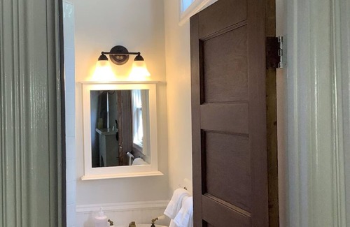 Westside Santa Cruz Bed & Breakfast | Charming B&B steps to beach, boardwalk, pier, shop, restaurants w bath & WiFi #6
