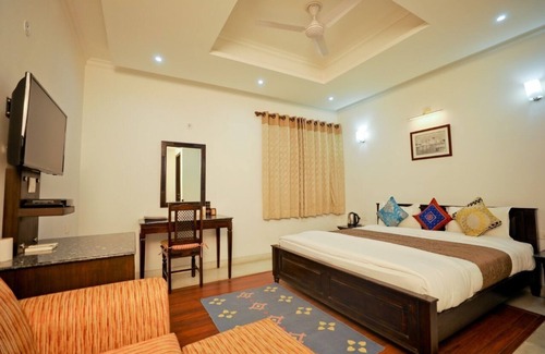 Basai House | Charming B&B with WiFi and AC in Wise Villa Agra 3