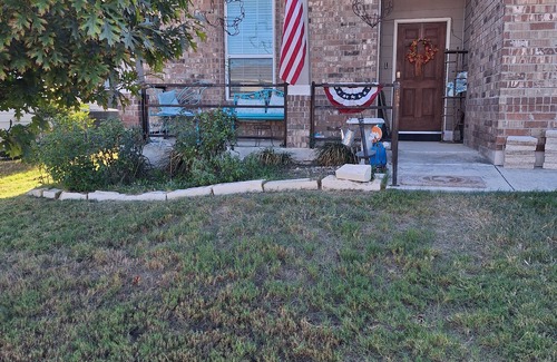 San Antonio Bed & Breakfast | Charming B&B with WiFi and flower garden at entrance view in Enchanting Converse