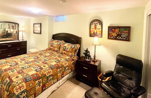 St. Davids Bed & Breakfast | Charming B&B with WiFi/Kitchenette and AC in Marvelous Niagara-on-the-Lake
