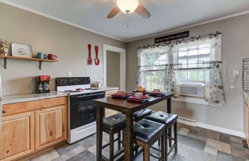 Warm Springs House | Charming Bacova Village Cottage Near Lake Moomaw