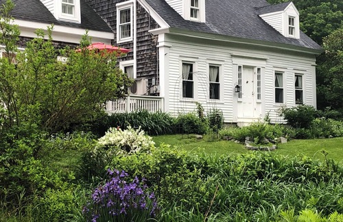 Surry House | Charming barn in lovely Surry with AC, WiFi