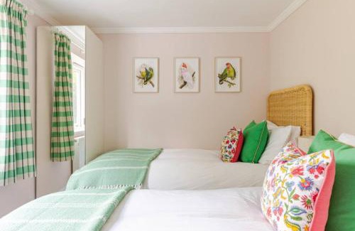 Bottlesford House | Charming Barn Retreat Near Pewsey & Woodborough