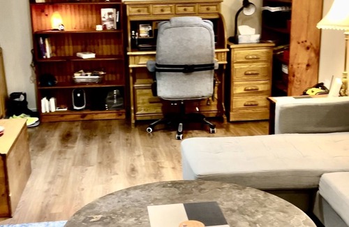 Peterborough Apartment | CHARMING BASEMENT APARTMENT MINUTES FROM DOWNTOWN, LITTLE LAKE, AND AMENITIES