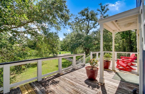 Bay St Louis House | Charming Bay St Louis Home Deck, on Canal!