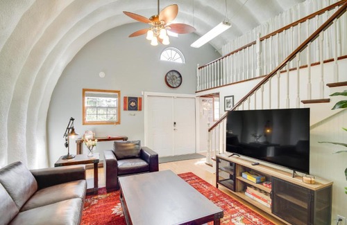 Bay St Louis House | Charming Bay St Louis Home Deck, on Canal!
