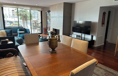 Belmont Park Apartment | Charming bay view 1-bedroom in superb BelmontShore with beach at your steps