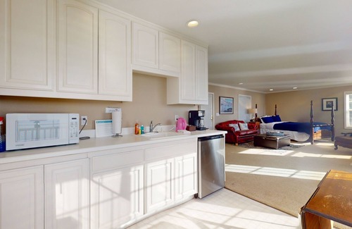 Old Town Apartment | Charming Bayfront Cottage with Gorgeous Views - Ideal for Quick Romantic Getaway