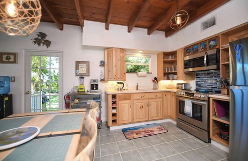 Upper Matecumbe Key Cottage | Charming Bayfront Cottage in Heart of Islamorada with Pool, Dockage, Beach, Kayaks & More