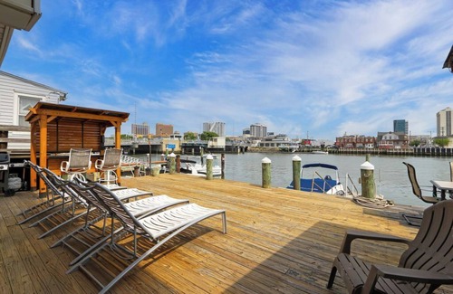 Atlantic City House | Charming Bayfront 2-bedroom townhome in Atlantic City with AMAZING VIEWS!