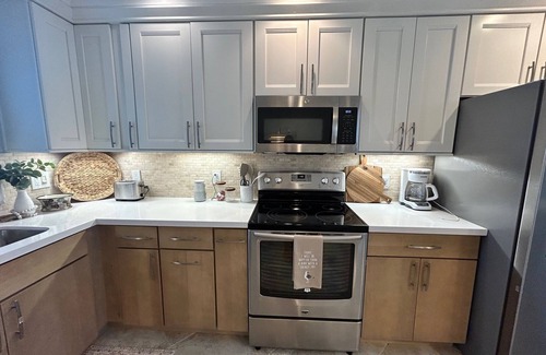 Grove City House | Charming bayside bungalow- canal access w/no bridges for beach, fishing, boating