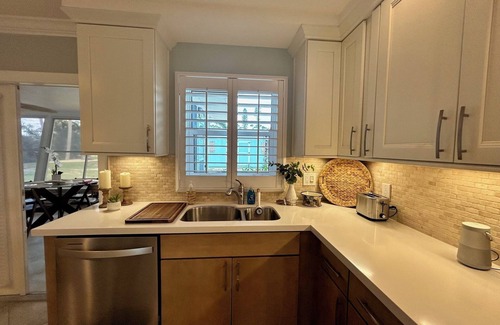 Grove City House | Charming bayside bungalow- canal access w/no bridges for beach, fishing, boating