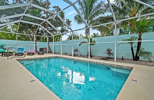 Sarasota Cottage | Charming Beach Bungalow with Private Pool and steps away from the Beach!