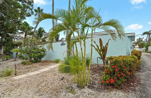 Sarasota Cottage | Charming Beach Bungalow with Private Pool and steps away from the Beach!