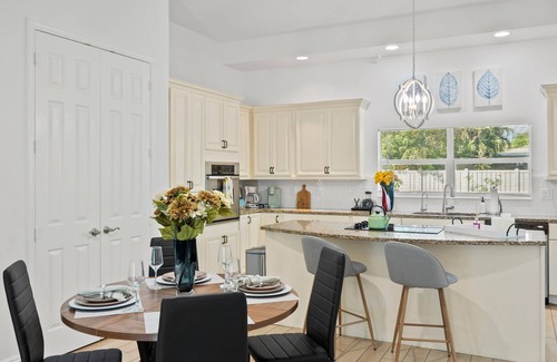 Naples Park House | Charming Beach Bungalow B