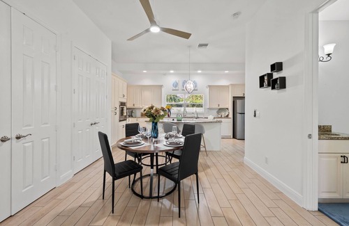 Naples Park House | Charming Beach Bungalow B