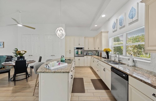 Naples Park House | Charming Beach Bungalow B