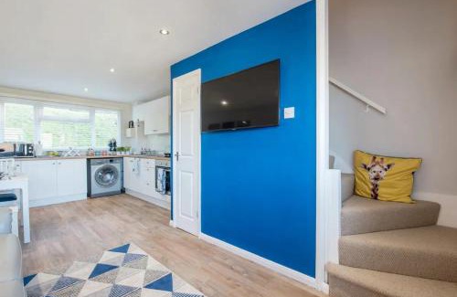 Pembroke House | Charming Beach Chalet with Balcony & Sea Views