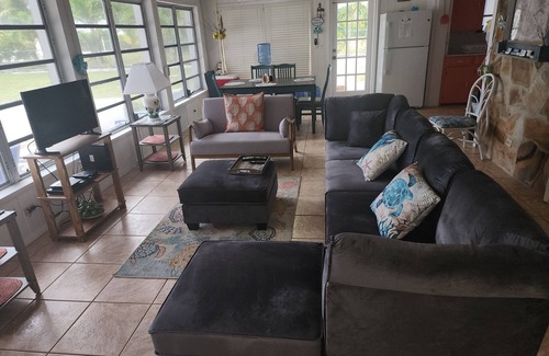Spanish Wells House | Charming beach cottage on spectacular beachfront with panoramic ocean views