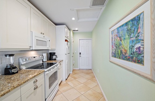 Longboat Key Apartment | Charming Beach Front Studio Steps to the Sand and Gulf
