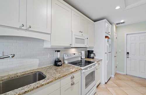 Longboat Key Apartment | Charming Beach Front Studio Steps to the Sand and Gulf