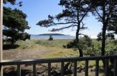 Phippsburg Cottage | Charming Beach Front Cottage- 2025 Summer is booked.