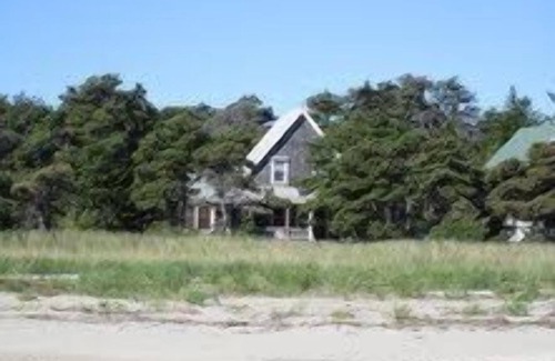 Phippsburg Cottage | Charming Beach Front Cottage- 2025 Summer is booked.