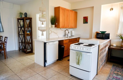 Pupukea House | Charming Beach Hideaway Short Walk To Rocky Point