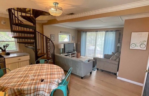 Manasquan Cottage | Charming Beach House – Just 1.5 Blocks from the Beach