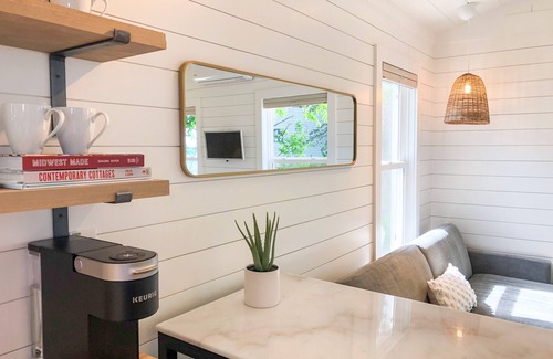 South Haven Cottage | Charming Beachfront Studio Cottage